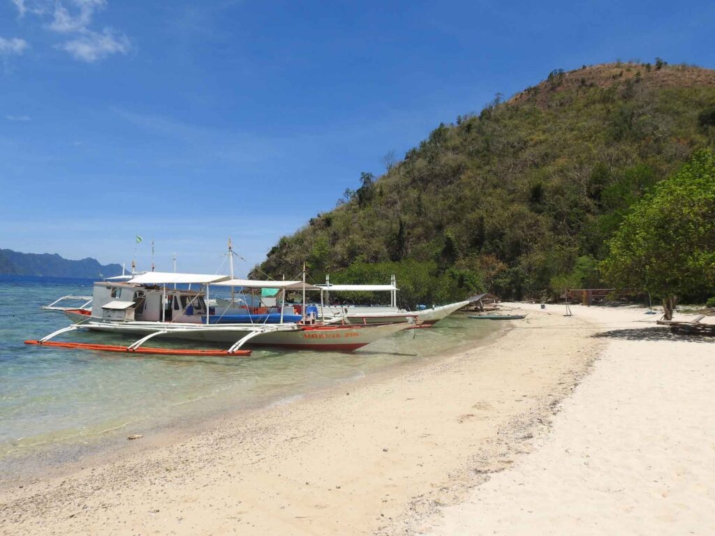 Filipino-Traditional-Boat-1920p