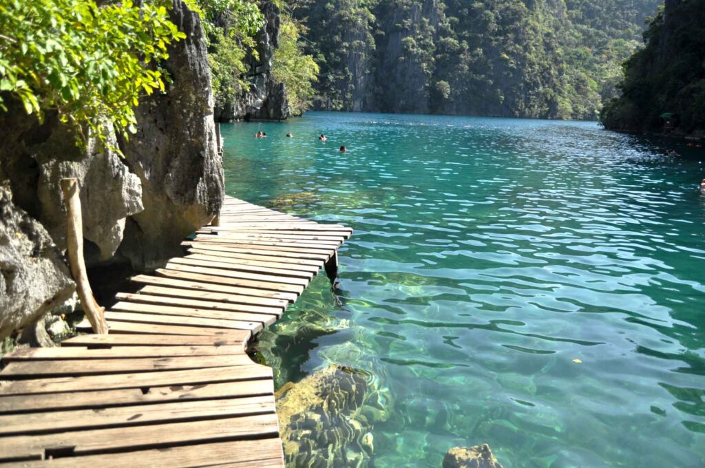Kayangan Lake
